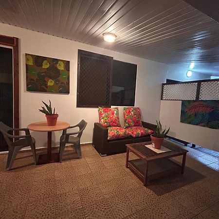 Hotel Chez Tamatuamai à Avatoru Extérieur photo